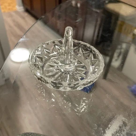 Ring holder - Picture 1 of 2
